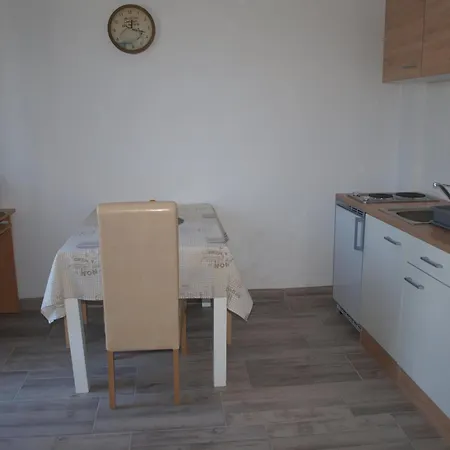 게스트하우스 And With Parking Space Krk - 13553 Vrh (Krk)